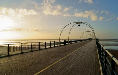 İskelede gün batımı