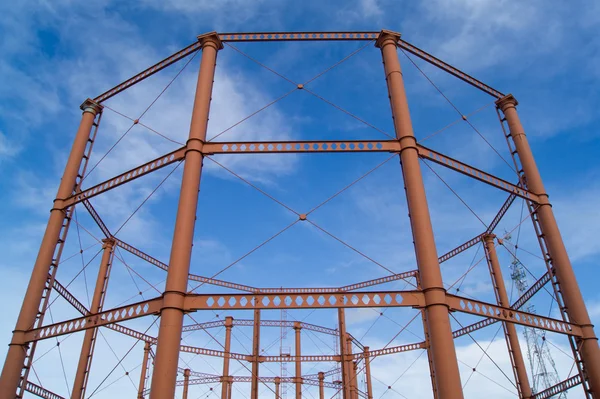 De lege natuurlijke gas tank towers in bolton, england. — Stockfoto