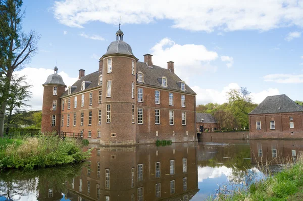 Nederländska slott och vallgrav — Stockfoto