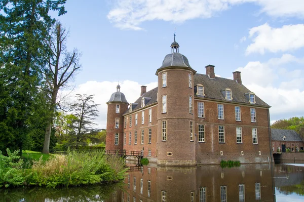 Nederländska slott och vallgrav — Stockfoto