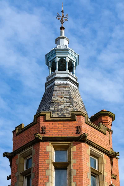 Old Courts Wigan Centro Ciudad Con Cielos Azules Detrás Construido —  Fotos de Stock