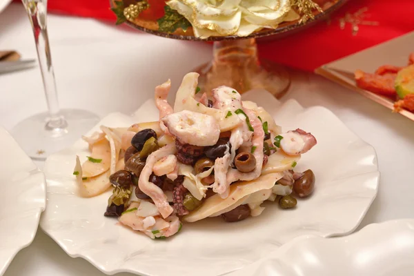 Deniz ürünleri salatası