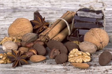 çikolata, fındık, tarçın ve anason. baharat 