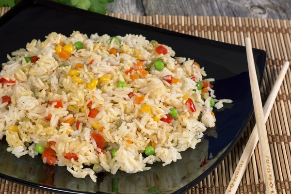 Sebzeli kızarmış pirinç 