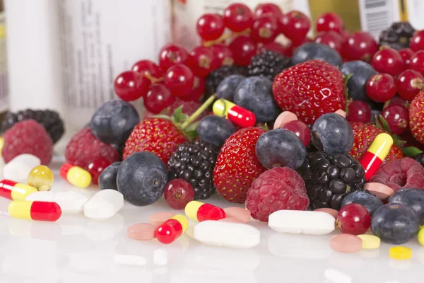 çilek, vitaminler ve besin takviyeleri 