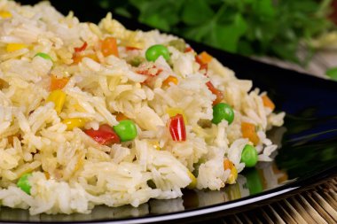 Sebzeli kızarmış pirinç 