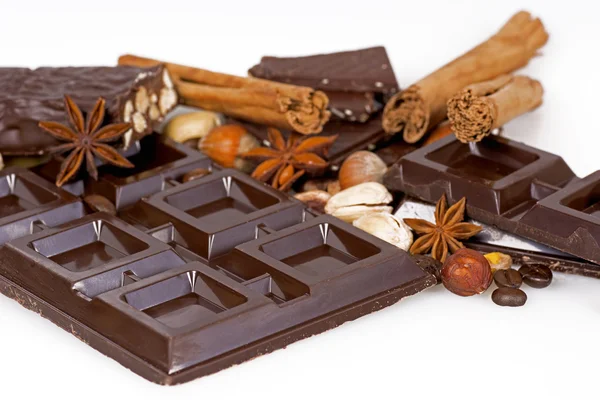 Tmavá čokoláda s oříšky — Stock fotografie