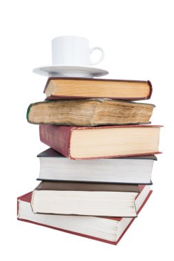 bir yığın kitap üzerinde kahve