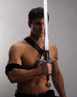 adam tutarak kılıç
