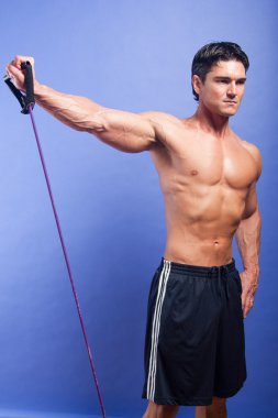 yakışıklı vücut geliştirmeci