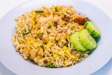 Kızarmış pirinç.