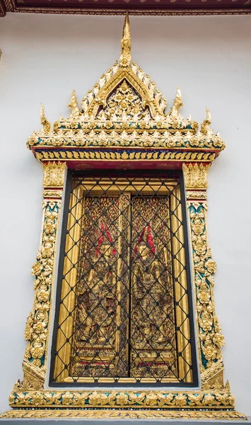 Het venster in wat phra kaew — Stockfoto