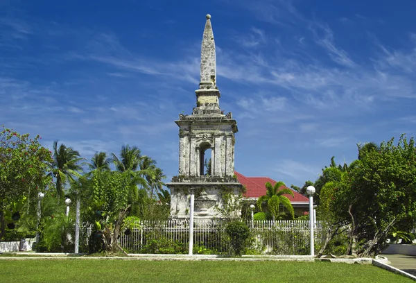 在菲律宾群岛的历史麦哲伦纪念碑。 — 图库照片