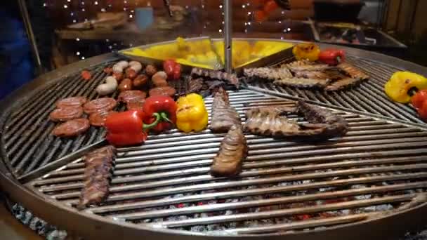 Grilling sausages, corn, frying meat with bulgarian pepper. Street food — Wideo stockowe