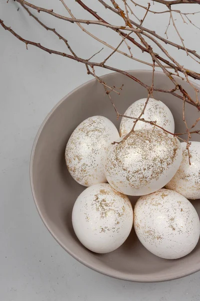 Altından Parıltılı Paskalya Yumurtalarıyla Süslenmiş — Stok fotoğraf