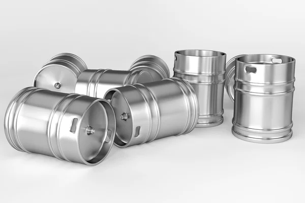 beyaz zemin üzerine birkaç bira fıçıları