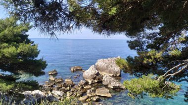 Karadağ kıyılarında deniz taşları