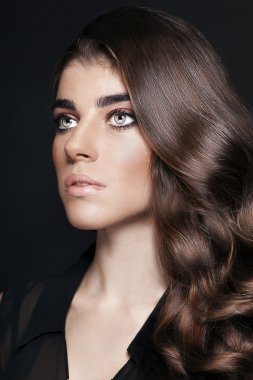 moda güzellik kız. muhteşem bir kadın portresi.