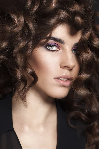 moda güzellik kız. muhteşem bir kadın portresi.