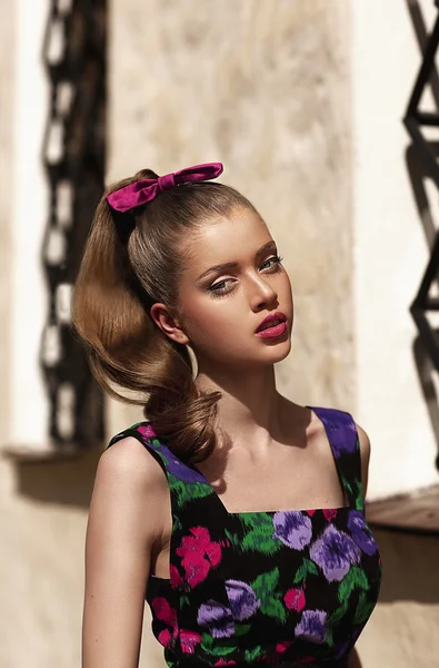 pembe fiyonklu kız güzel bebek yüz