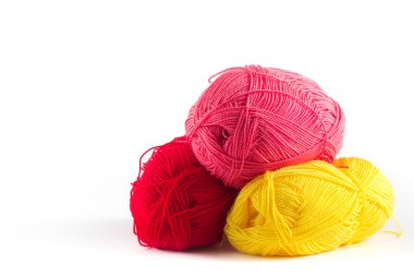 kırmızı pembe ve sarı yün skein
