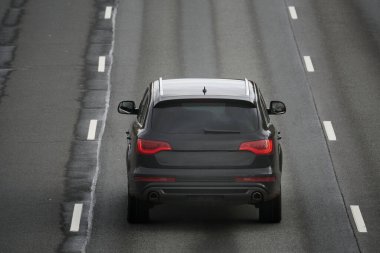 Araba yolda, araba otoyolda..