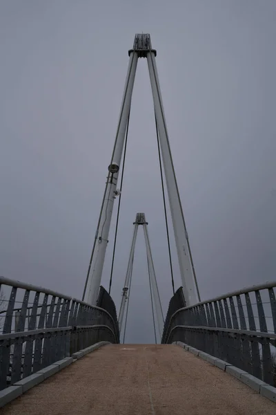 Spooky Heavy Fog Suspension Bridge Vanishing Alone Creepy Unknown Distance — Foto Stock