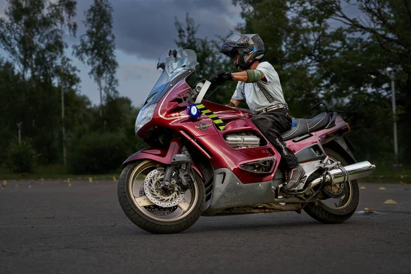 2021 Riga Latvia Biker Rides Motorcycle Motorcyclist Side View Close — Foto Stock