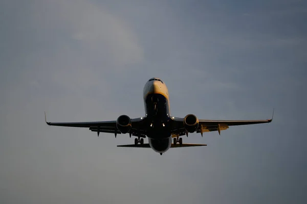 Silhouette Passenger Plane Taking Airport — Stok fotoğraf