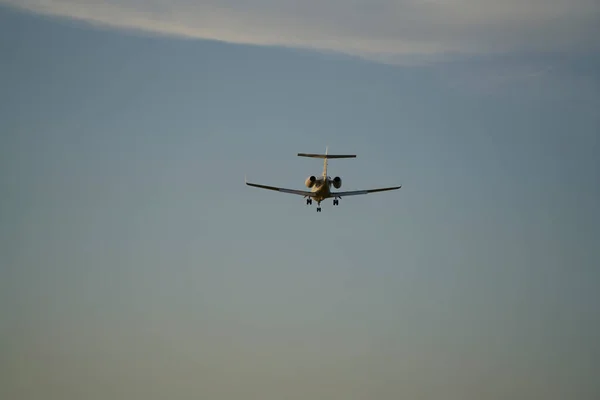 2021 Riga Latvia Silhouette Passenger Plane Taking Airport — Fotografia de Stock