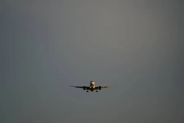 2021 Riga Latvia Silhouette Passenger Plane Taking Airport —  Fotos de Stock