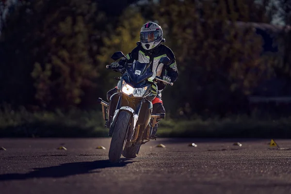 2021 Riga Latvia Young Man Riding Motorcycle Open Road — 图库照片