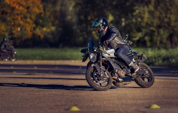 2021 Riga Latvia Young Man Riding Motorcycle Open Road — ストック写真