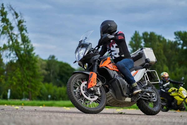 2020 Ropazi Latvia Motorcyclist Sport Bike Rides Empty Asphalt Road — Stok Foto