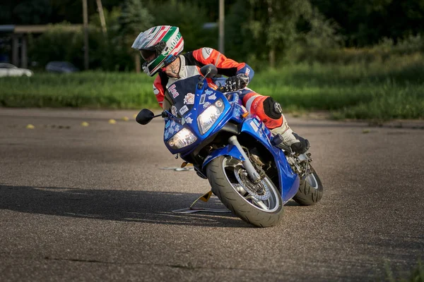 2020 Ropazi Lettland Motorcyklist Sportcykeltur Tom Asfalterad Väg Motionscykel — Stockfoto