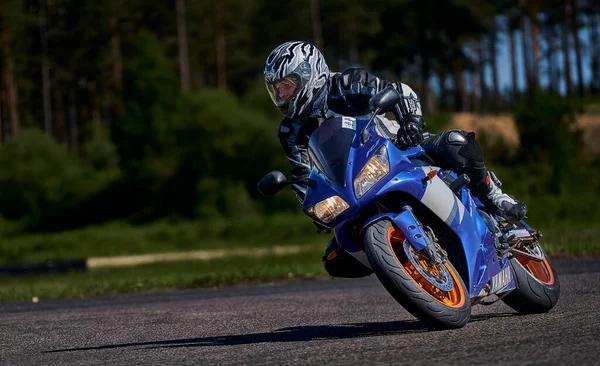2021 Riga Latvia Motorcyclist Sport Bike Rides Empty Asphalt Road — Photo