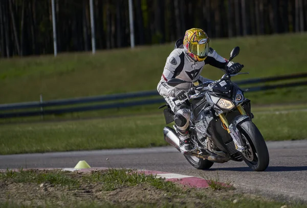 2021 Riga Latvia Motorcyclist Sport Bike Rides Empty Asphalt Road — Photo