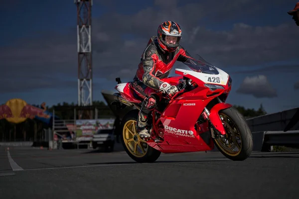 2021 Riga Latvia Motorcyclist Sport Bike Rides Empty Asphalt Road — Fotografia de Stock