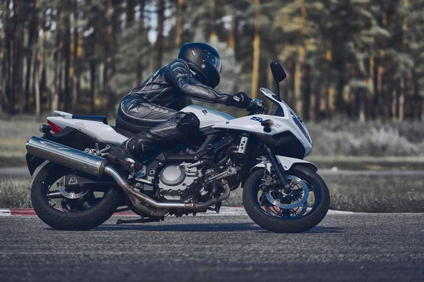 2020 Riga Latvia Motorcyclist Sport Bike Rides Empty Asphalt Road — Φωτογραφία Αρχείου