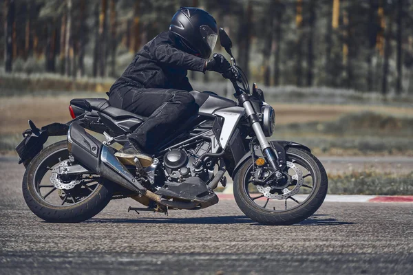 2020 Riga Latvia Motorcyclist Sport Bike Rides Empty Asphalt Road —  Fotos de Stock