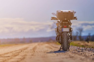 Macera Motosiklet Turu. Motosiklet macera konsepti.