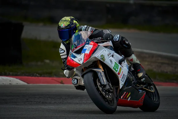 2022 Riga Letónia Motocicleta Estrada Divertindo Dirigindo Estrada Vazia Uma — Fotografia de Stock