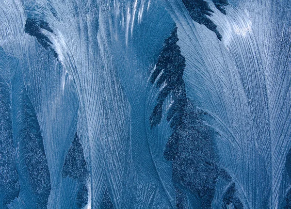 Padrão natural gelado na janela de inverno — Fotografia de Stock