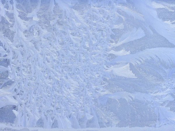 Морозний природний візерунок на зимовому вікні — стокове фото