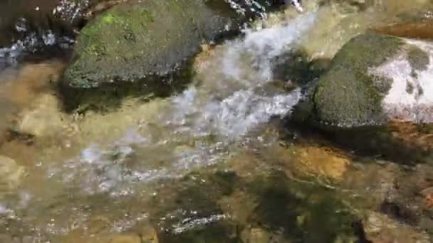 Ruisseau d'eau .