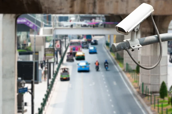 CCTV kamera på väg upptäcka trafik — Stockfoto