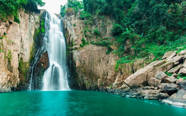 Haew narok (afgrond van de hel) waterval, kao yai nationaal park, tha — Stockfoto