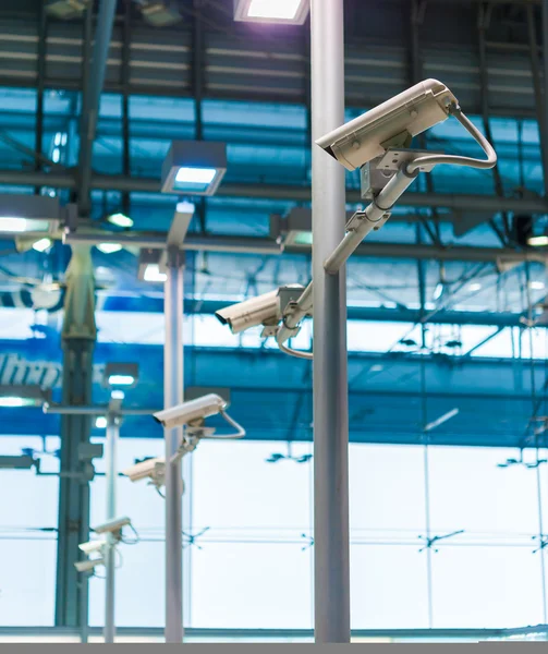 Lijn van cctv-camera of werken met toezicht — Stockfoto