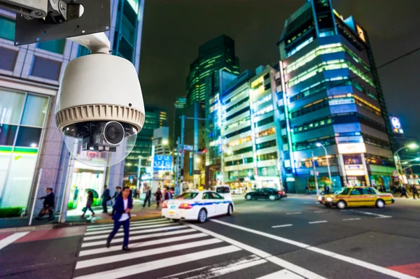 Cctv-Kamera oder Überwachung auf der Straße und Gebäude in Betrieb — Stockfoto