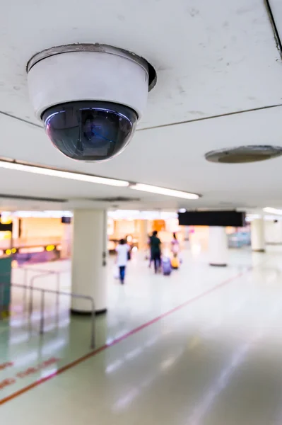 Tipo di telecamera a circuito chiuso o cupola di sorveglianza funzionante — Foto Stock